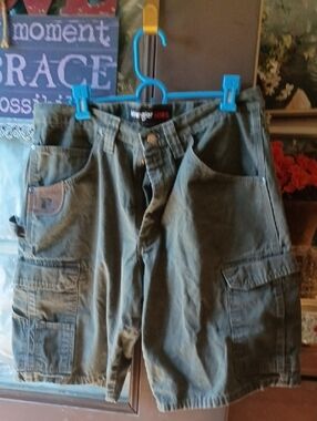 Wrangler Riggs Workweqr Olive Green Carpenter Shorts with Utility Pockets